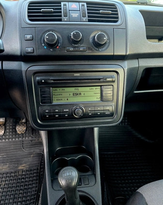 Skoda Fabia cena 13300 przebieg: 114385, rok produkcji 2010 z Chojnów małe 301